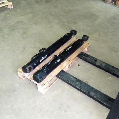 JCB 4CX LOADER LIFT RAM
