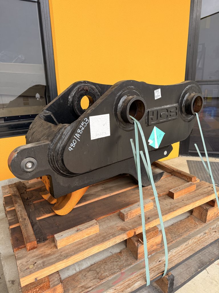 EXCAVATOR QUICKHITCH 24T-26T